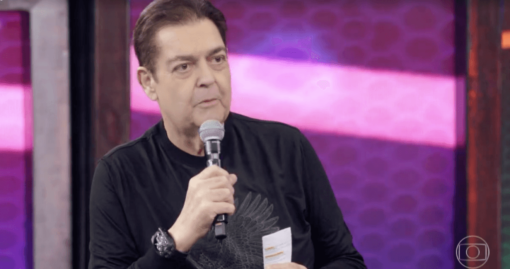 Faustão abre programa às pressas, surge extremamente debilitado e dá notícia: "Nós temos que anunciar"