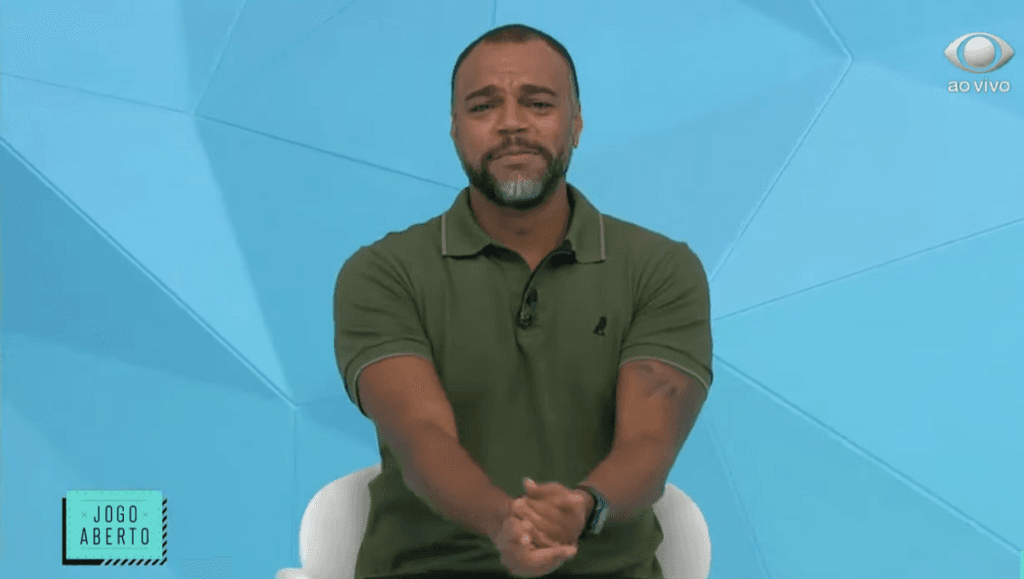 Denilson, após ver rivais saírem no tapa para contratá-lo, escancara demissão na Band e desabafa: "Foi dolorido"