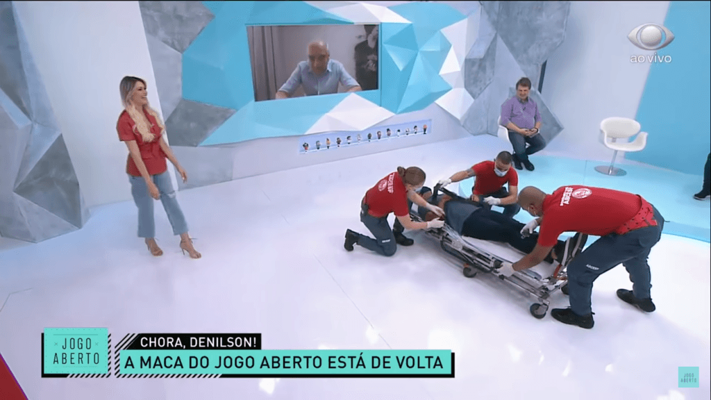Denilson se mete em escândalo com rivais, sofre com vingança e sai de maca ao vivo na Band: "Não tem pra onde ir"