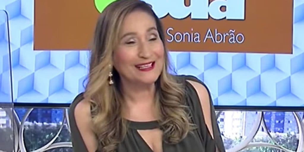 Sonia Abrão abre programa detonando sujeirada ao vivo e explode em dedo para às câmeras: "Você não é vítima"