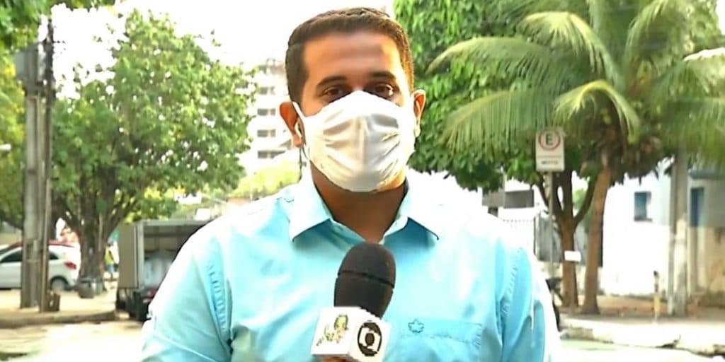 Repórter da Globo quebra protocolo ao vivo, interrompe jornal e detona sobre BBB21: "Eliminação de Karol Conká"