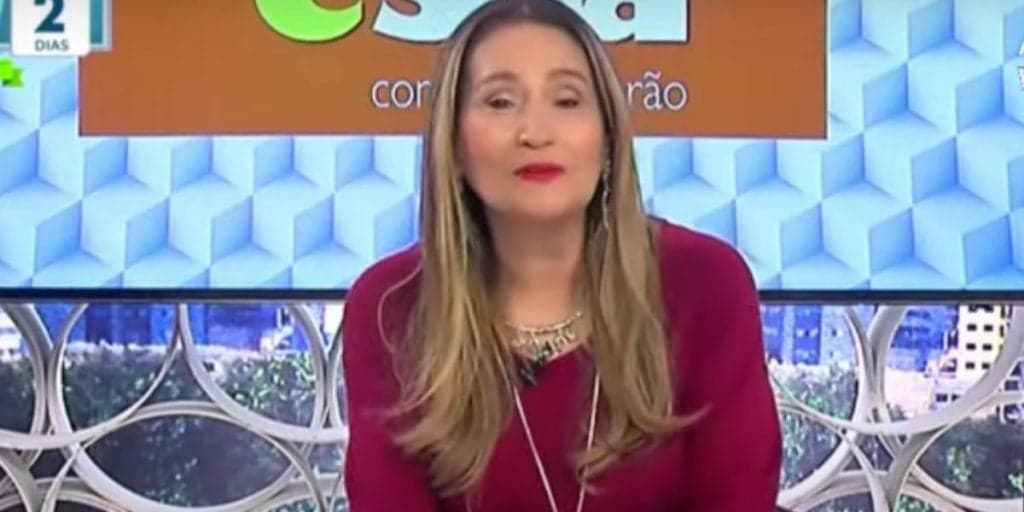 Sonia Abrão se enfurece ao denunciar jogo sujo, aponta o dedo para a câmera ao vivo e detona: "Lixo"