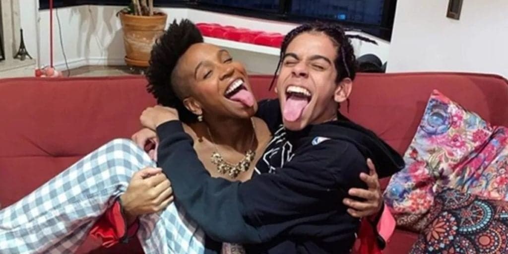 Filho de Karol Conká faz anúncio com a mãe após rejeição no BBB21 e apelo é devastador: "Não ao cancelamento"