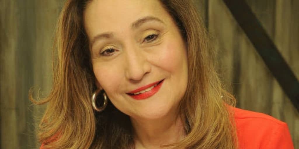 Sonia Abrão, após provocação de concorrente, explode e aponta dedo para a câmera ao vivo: "Deve estar assistindo"