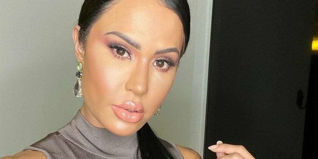 Gracyanne Barbosa, após vídeo de quatro com Belo, escandaliza com fio-dental enfiado debruçada no corrimão