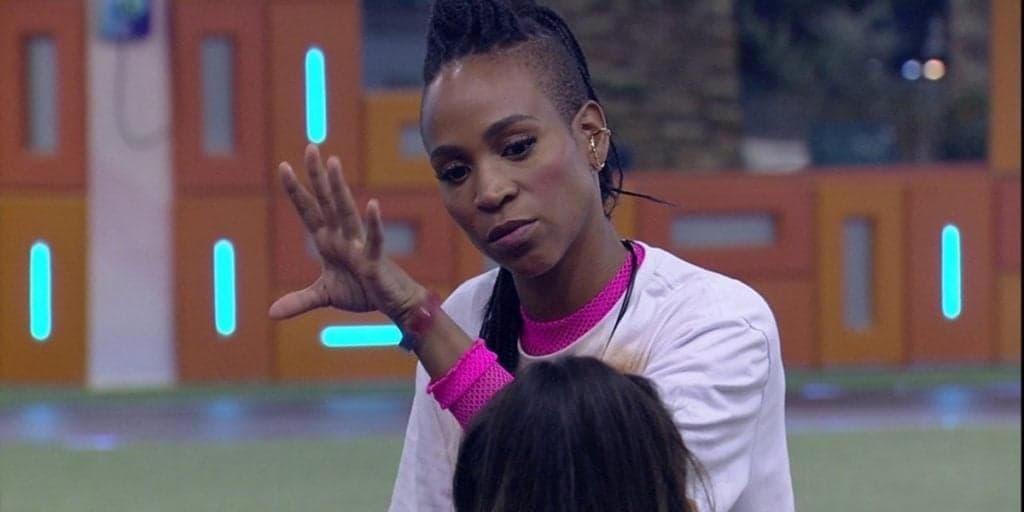 BBB21: Karol Conká, após surtar com ciúmes de Carla Diaz, decide terminar com Arcrebiano: "Coisa pela metade''