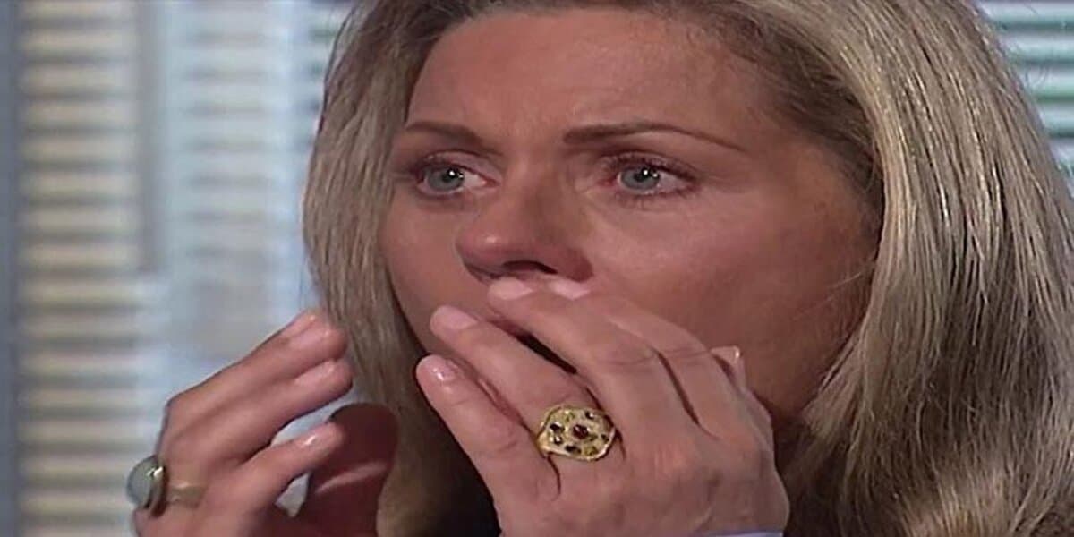 Helena fica sem chão em Laços de Família Helena fica sem chão em Laços de Família