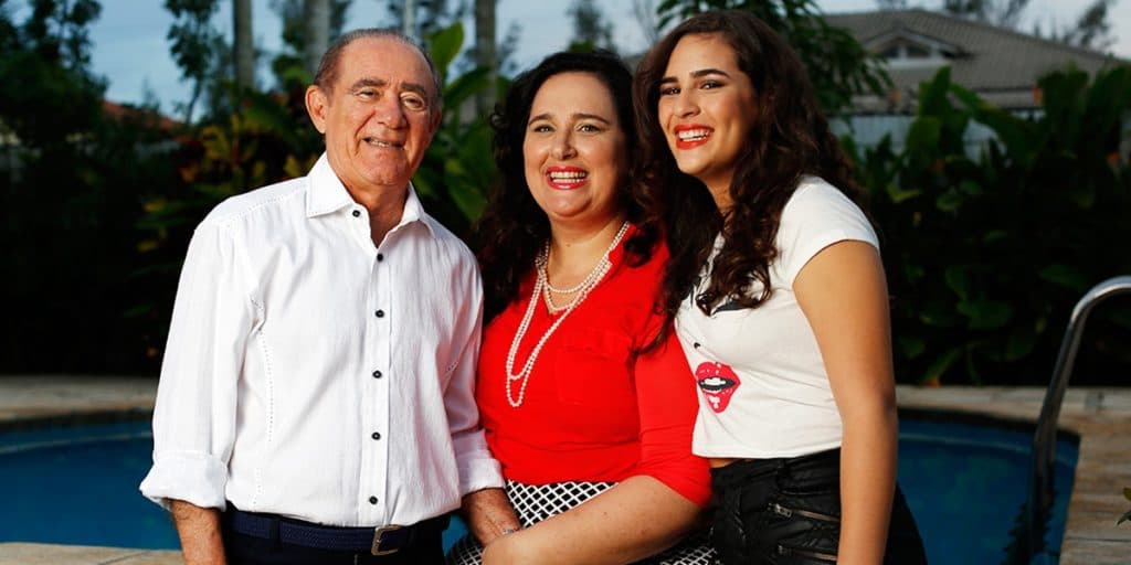 Esposa de Renato Aragão, após dura notícia de separação, manda recado à filha e se emociona: “Medo de morrer”