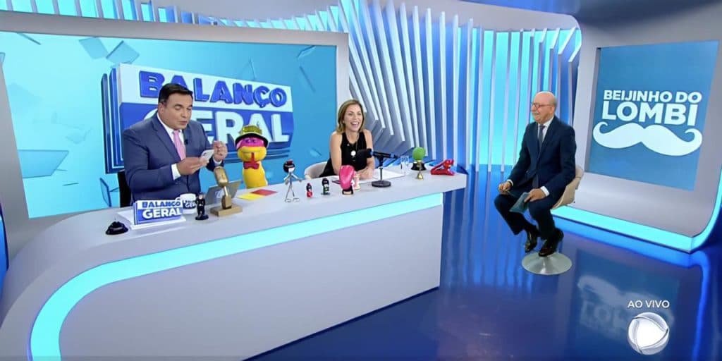 Reinaldo Gottino é interrompido ao vivo com ligação urgente de filho, atende e gritaria explode: "Não posso"