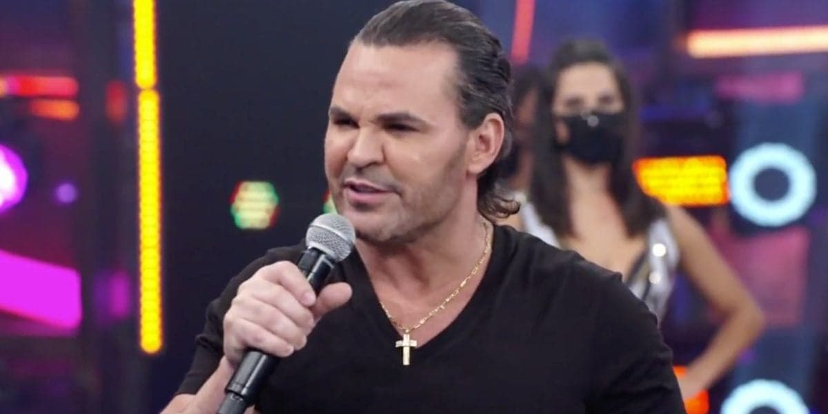 Eduardo Costa voltou a causar após discutir com assistente de palco de Faustão (Foto: Reprodução/ GloboPlay)