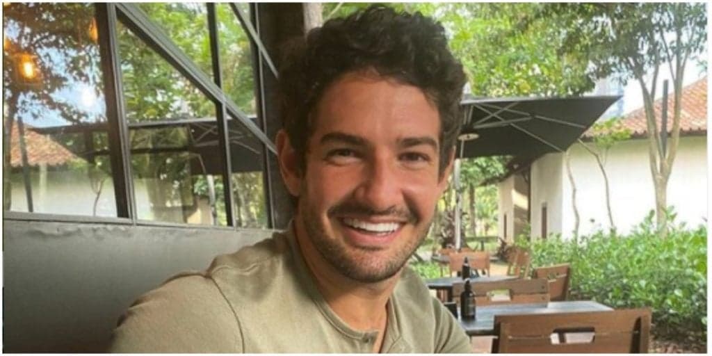 Pato, após separação, é colocado na parede pelo pastor que fez seu casamento com Rebeca e assume em vídeo