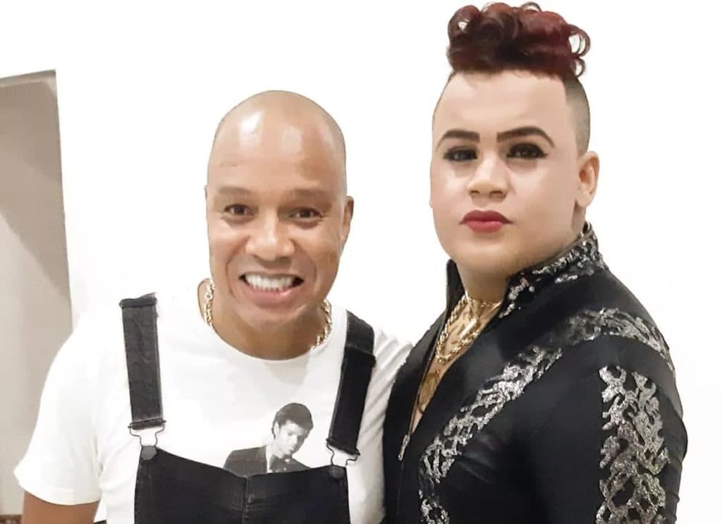 MC que acusou Anderson do Molejo de abuso fica cara a cara com Cabrini e esconde marca com atadura: "Em choque"
