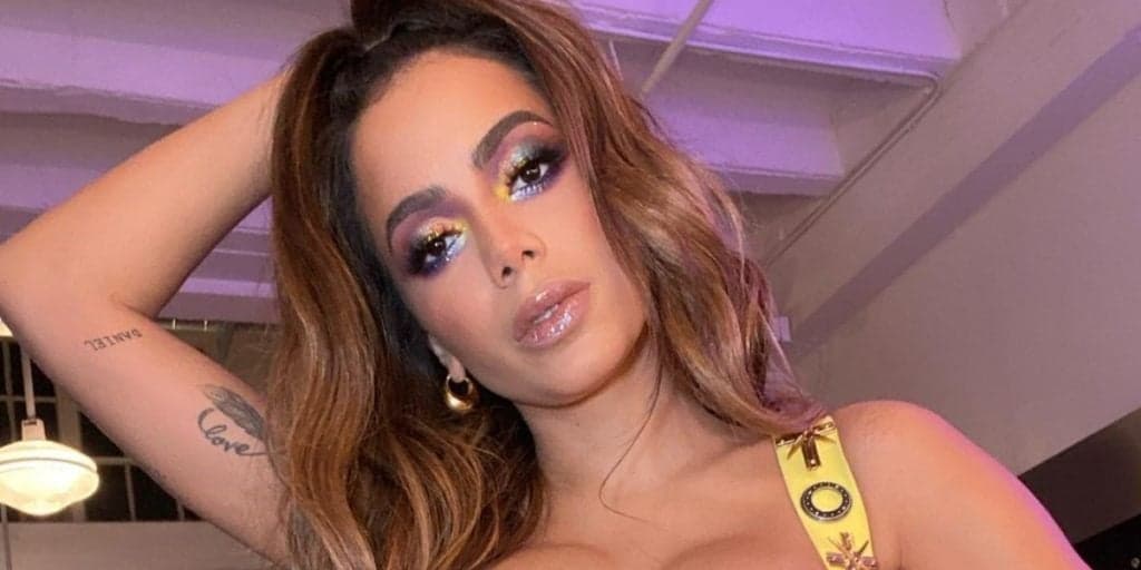 Anitta tem tatuagem no c*u vazada e detalhes deixam público sem acreditar: "É no tob*"