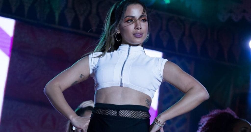 Anitta é internada com urgência, apresenta grave infecção, estado de saúde é divulgado e segue sem previsão de alta