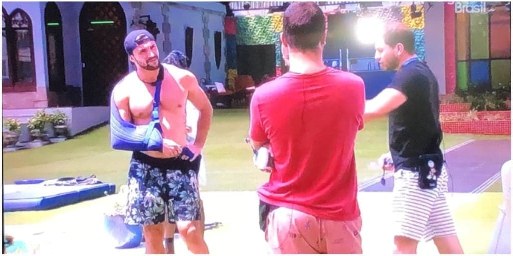 Arthur "mostra as garrinhas" detona Gilberto no BBB21 e dispara: "Zé ruela do caralh#"