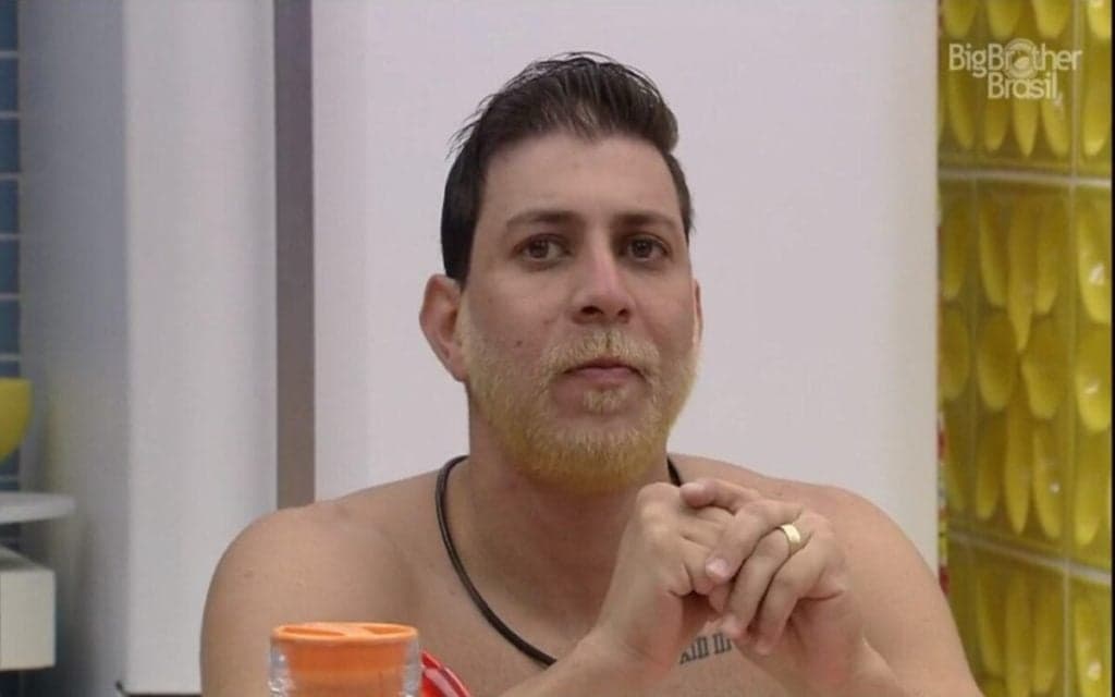 BBB21: Caio não se segura e parte pra cima de Fiuk após briga: ”Vai tomar no c*”