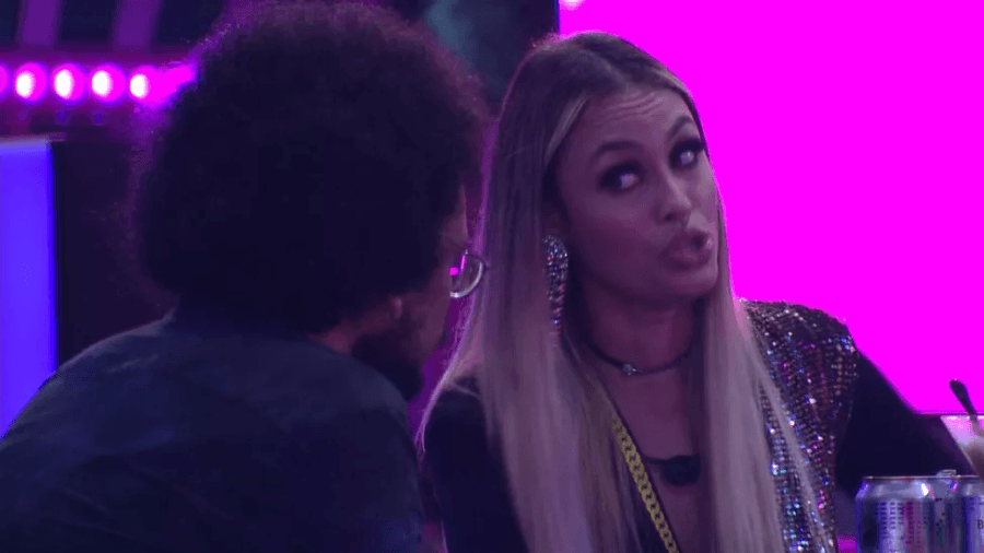 BBB21: Sarah relembra investidas de Karol em Arcrebiano e revela: "Não era verdadeiro aquilo dali”