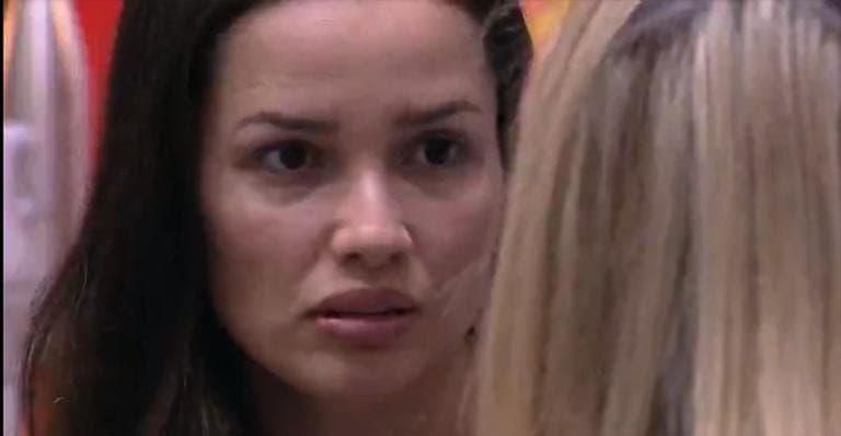 BBB21: Atenta, Viih Tube tenta abrir os olhos de Juliette e faz alerta após advogada receber imunidade: "Toma cuidado”