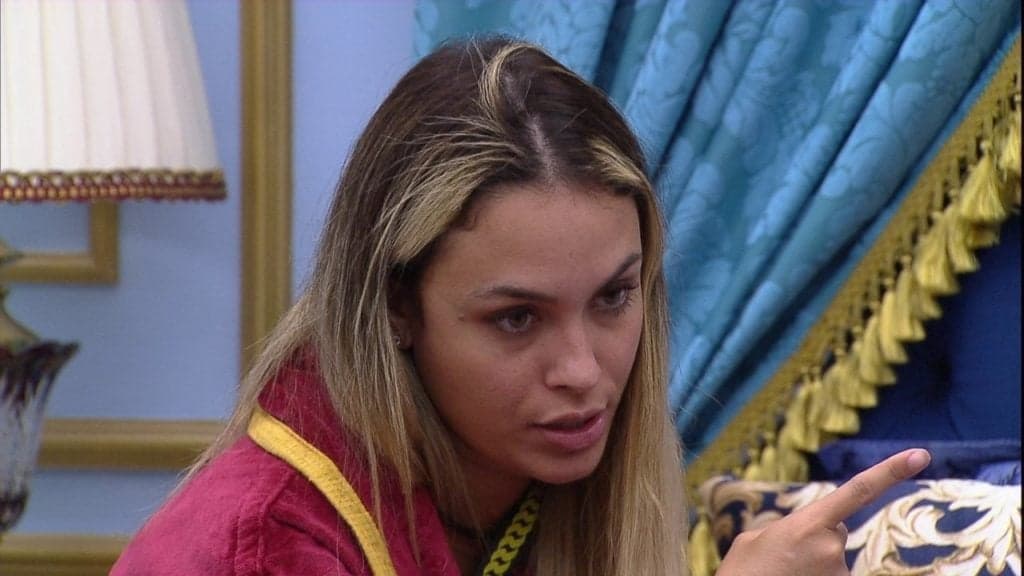 BBB21: Após descobrir plano maligno, Sarah desmascara Karol e detona rival sem dó: "Jamais"