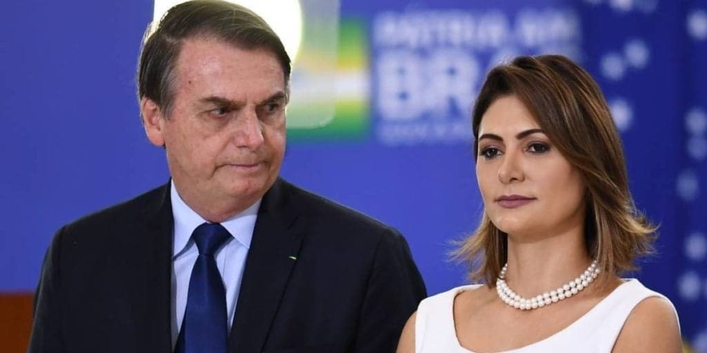 Michelle Bolsonaro processa revista, pede R$100 mil e retratação pública