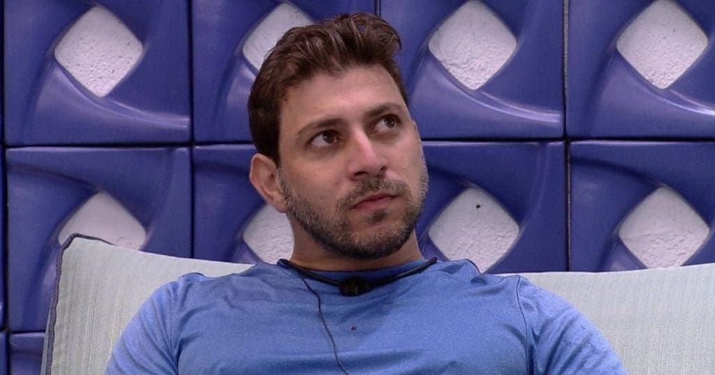BBB21: Covid-19? Caio, após ser atendido por equipe médica, deixa vazar e preocupa: "Não sinto o gosto de nada"