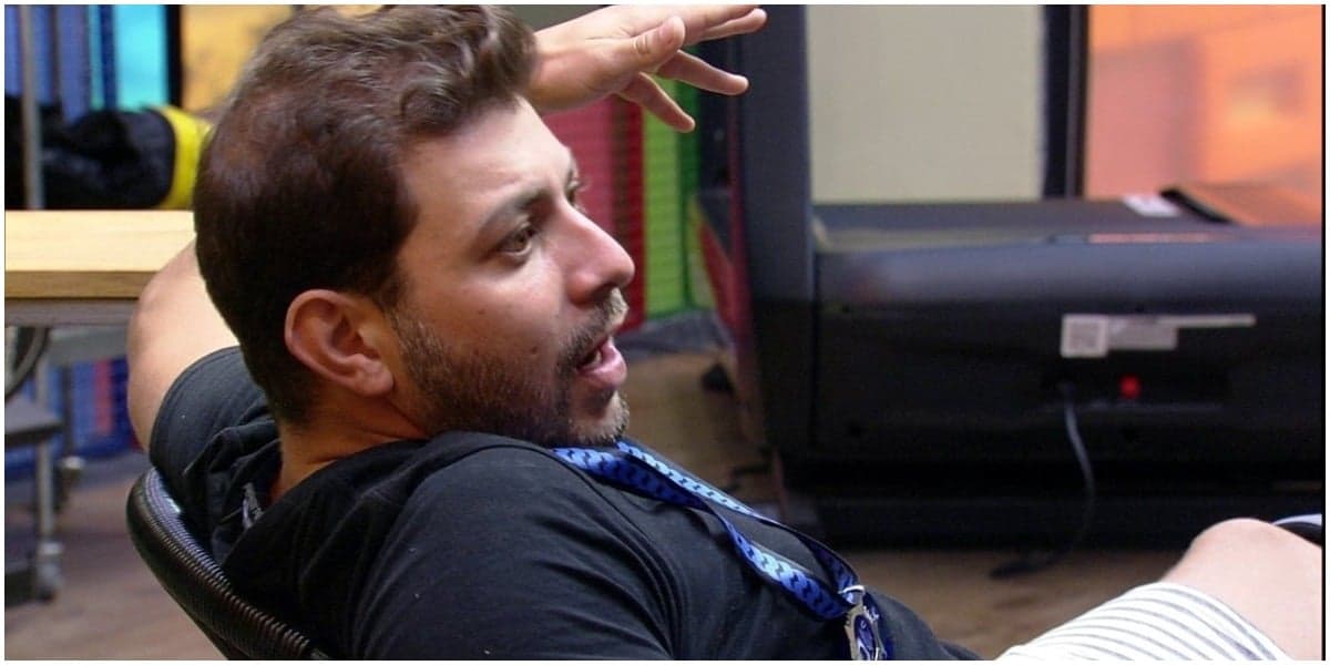 Caio levou tombo feio durante a festa do BBB21 (Foto: Reprodução)