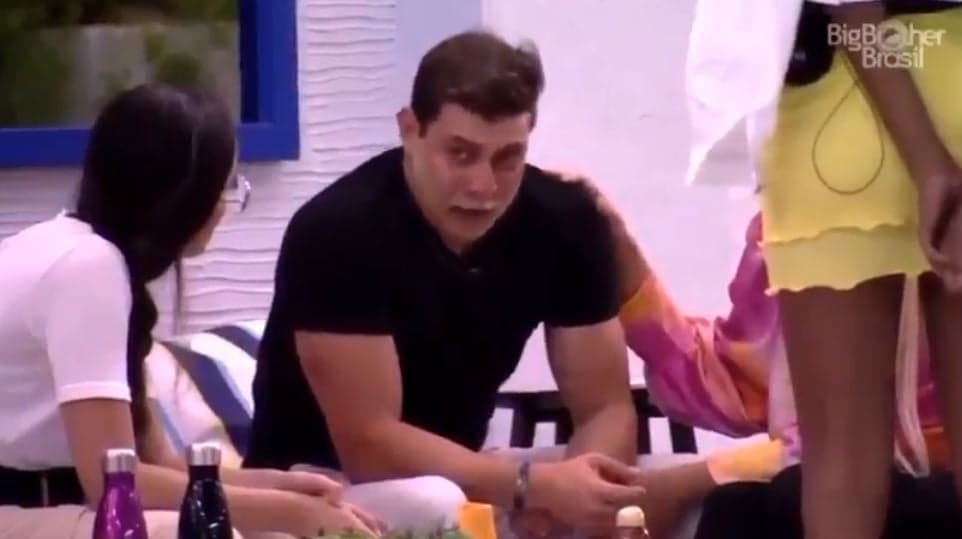 BBB21: Caio se desespera, vai aos prantos e pensa em sair: "Tento ser firme"