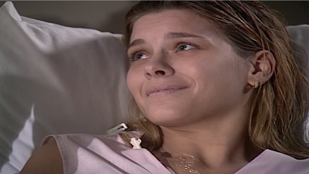 Laços de Família: Tratando leucemia e sofrendo, Camila dá declaração que corta coração de Helena