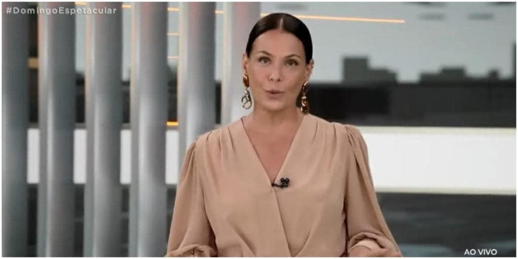 Carolina Ferraz, após anunciar saída da Record, agacha e desaba em anúncio: "Na sarjeta"