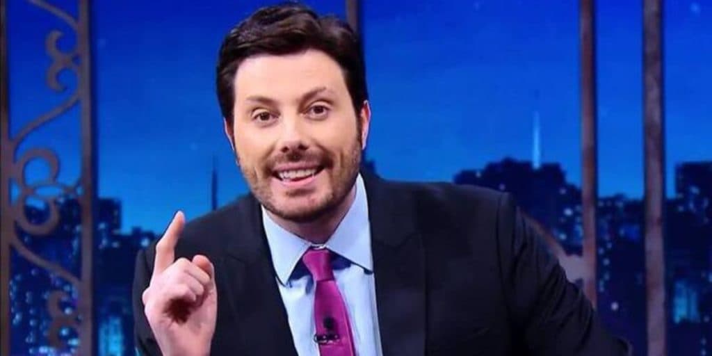 Danilo Gentili se envolve em polêmica, faz piada com enfermeiras e paga preço cruel: "Batem pros véios?"