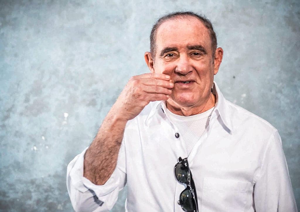 Renato Aragão surge ao lado da filha, após notícia de separação dita pela esposa, e anúncio é feito: "Não aceito"