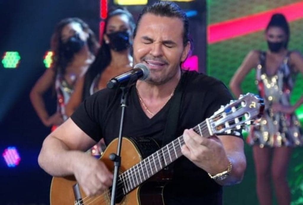 Eduardo Costa se assume semigay, discute feio nos bastidores de Faustão e sobe em palco "deformado": "Só Jesus"