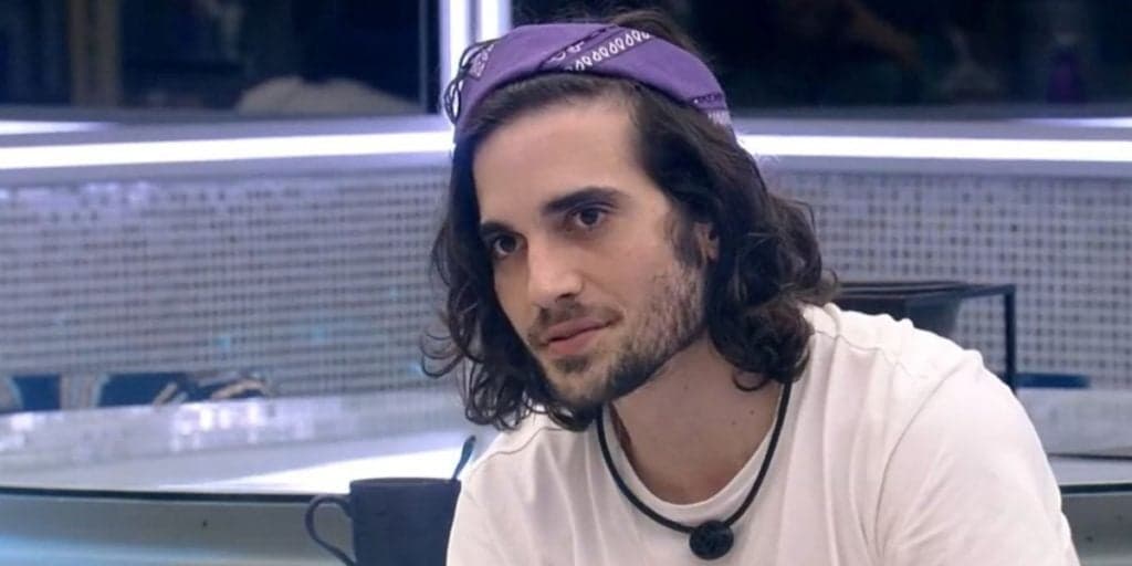 Fiuk incorpora espírito de Karol Conká, conta mentiras, distorce história e detona Carla Diaz sem dó