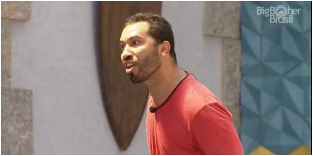 BBB21: Gil explode, perde controle e parte pra cima de brothers: "Pressão"