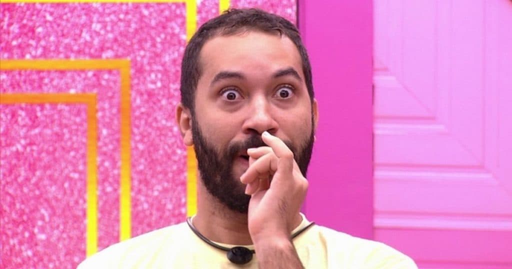 BBB21: Durante conversa, Gilberto revela que teve ereção durante o banho: "Do nada subiu"