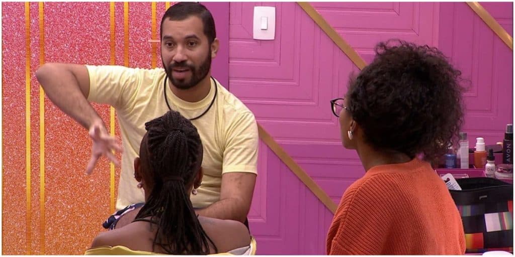 BBB21: Gilberto muda de lado, entrega tudo pras "cobras" e coloca Sarah direto no paredão
