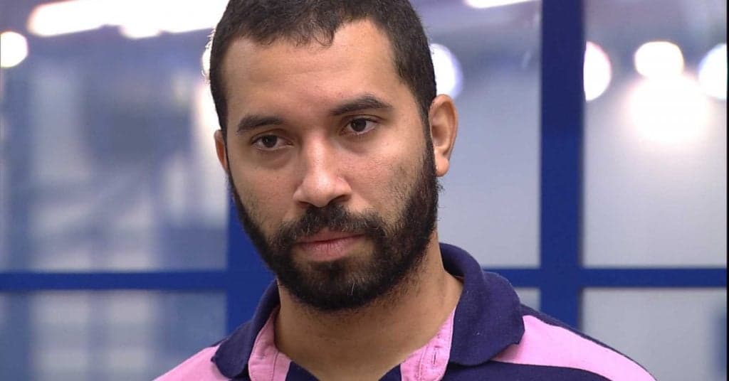BBB21: Gil desaba no choro após expor para todo o Brasil terrível medo e recebe intervenção: "É o fim"