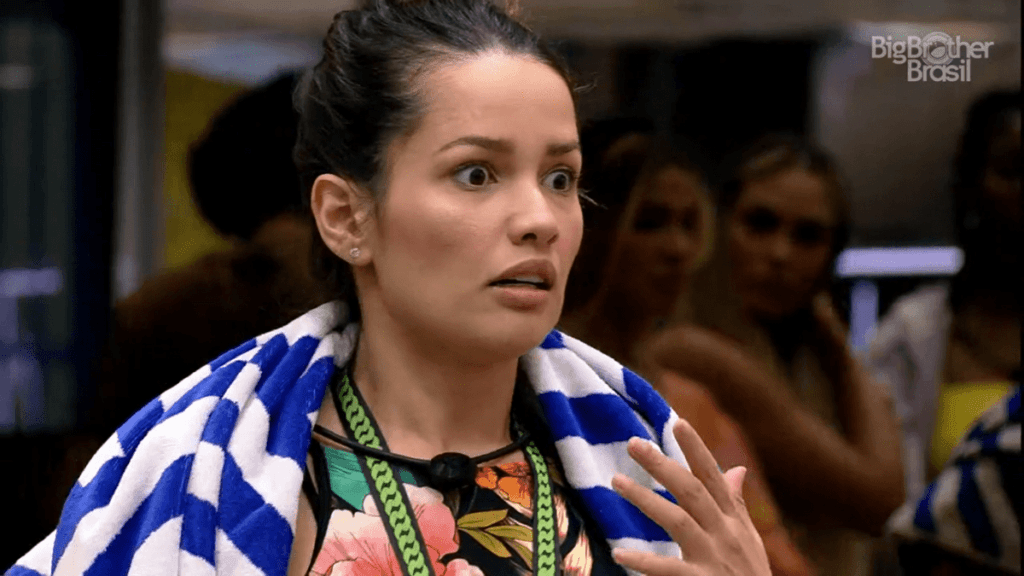 BBB21: Juliette, visivelmente transtornada, espera Big Fone tocar e causa comoção de Karol Conká