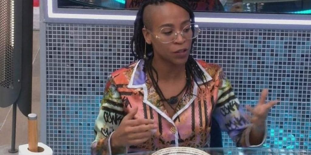 BBB21: Karol Conká faz Lucas comer sozinho e detona ao ser chamada por ele: “Não estou aqui para ser psicóloga”