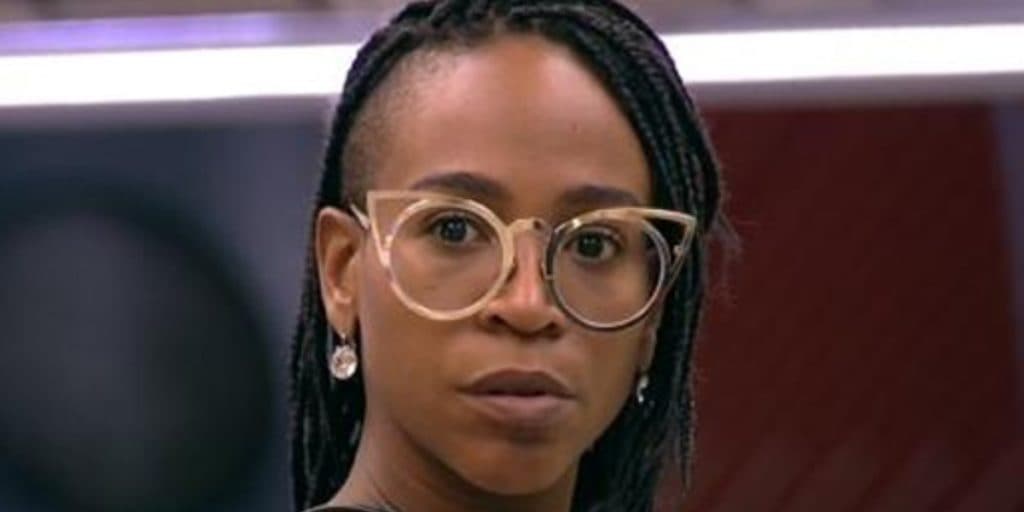 Karol Conká vê expulsão do BBB21 chegar como avalanche e intimação com carta é enviada: "Por ora"
