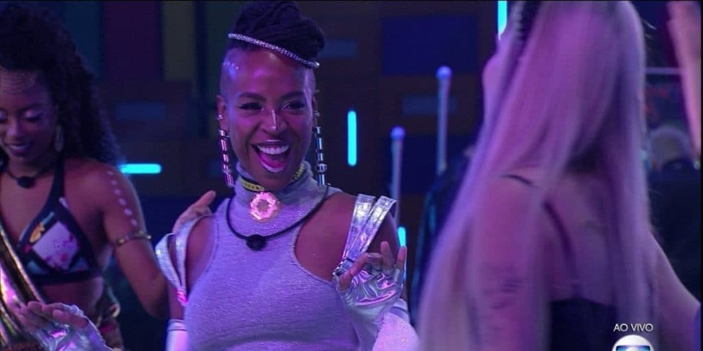 BBB21: Projota cabisbaixo, Thaís ignorada por Fiuk e Karol Conká com nova vítima; veja o que rolou na festa