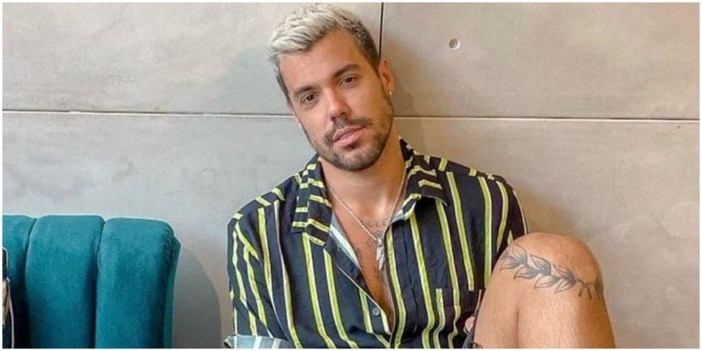 Lipe Ribeiro faz a fila andar meses após separação e é flagrado dando beijão em Anitta; veja