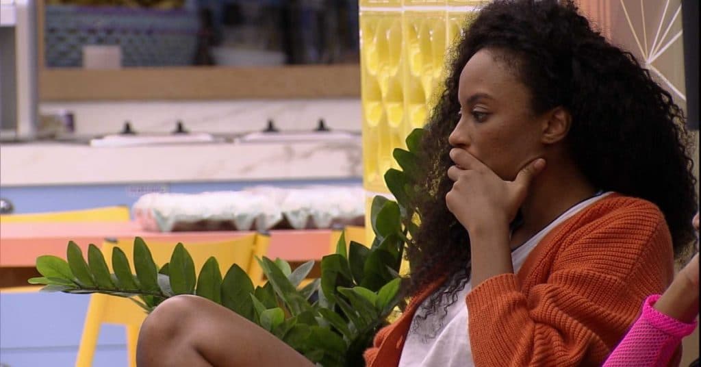 BBB21: Lumena vê máscara de Nego Di cair, vai para o lado de Gilberto e se desespera: "Estou em choque"