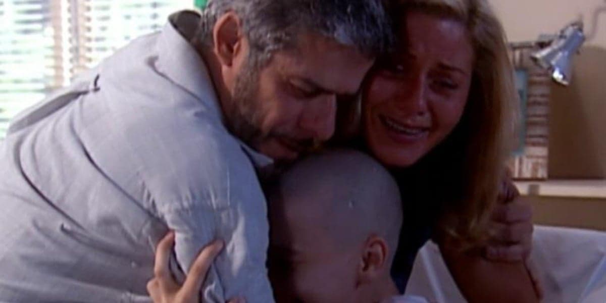 Helena engravida de Pedro em Laços de Família (Foto: Reprodução)