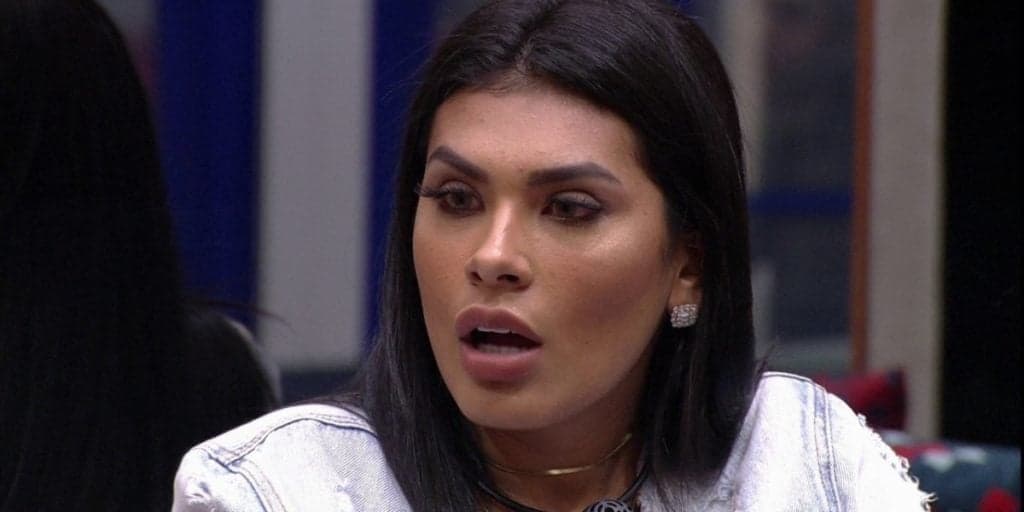 Pocah encontra papel sujo no BBB21 e detona que participante fez necessidade no gramado: "Papel de bunda"