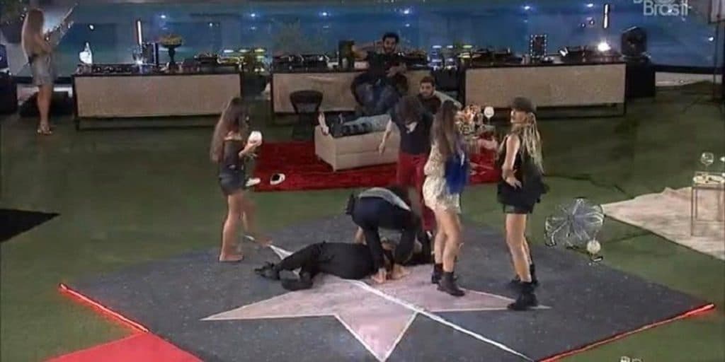 Pocah desmaia no BBB21, transforma festa em velório e notícia estarrecedora é dada: "Respira"