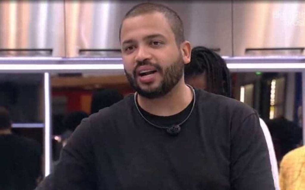BBB21: Projota parte pra cima de Juliette em guerra por comida e arma barraco: "Sem paciência"