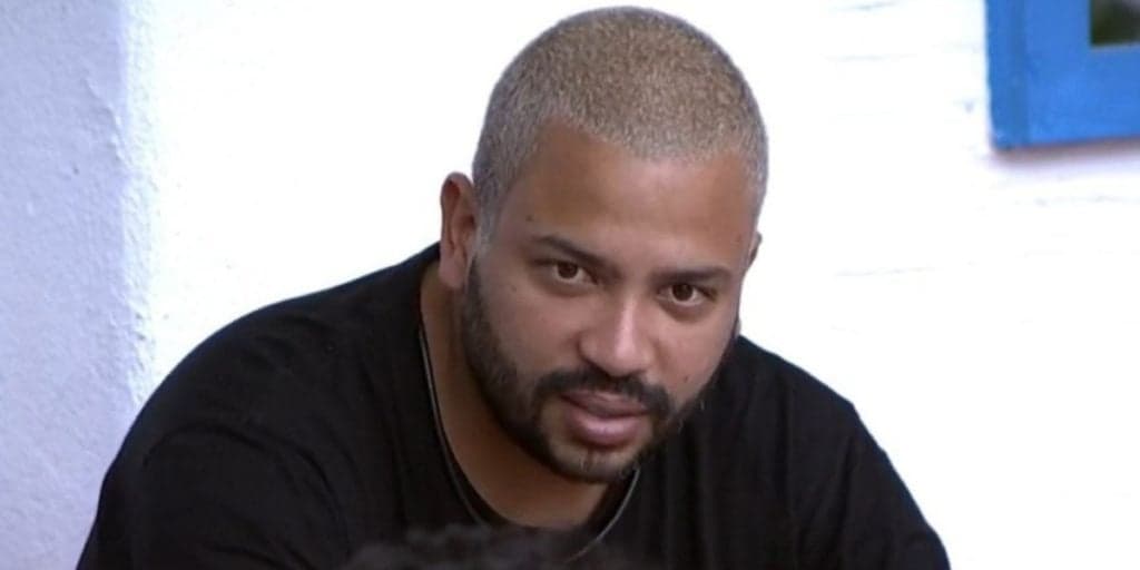 Gil e Sarah entregam para Projota que Karol Conká o detonou no BBB21 e revelam farsa: "Jogou teu olho no fogo"