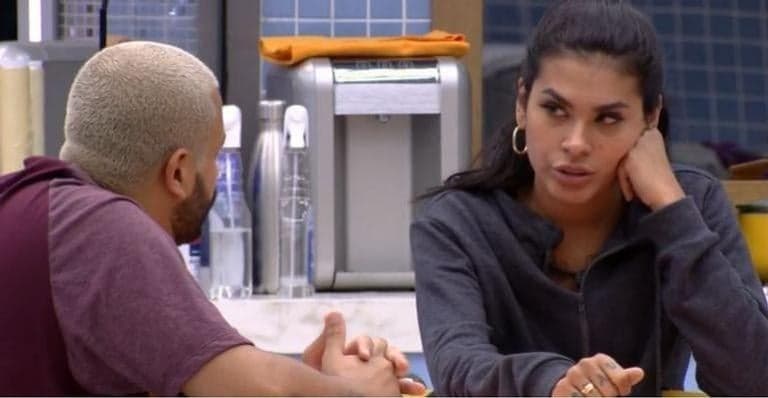 BBB21: Pelas costas, Projota e Pocah detonam Karol Conká: “Ela só pensa nela”