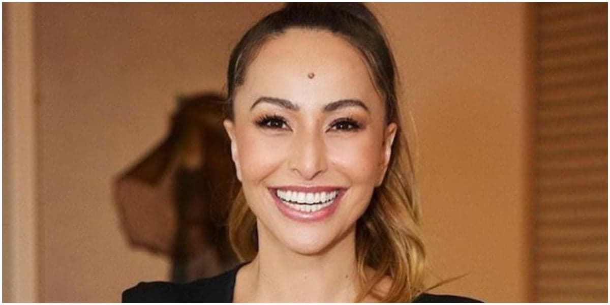 Sabrina Sato comemorou o carnaval diretamente do Sambódromo Anhembi